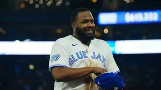 Drama ante los Yankees: Estrella de Toronto enciende las alarmas tras arriesgada jugada