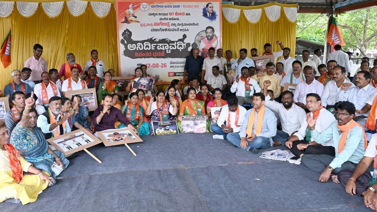 BJP leaders stage protest, demand Nagendra’s resignation