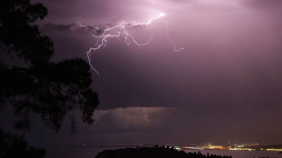Orages : avec plus de 19.600 éclairs en France, la journée de lundi a été la deuxième plus foudroyée de l'année