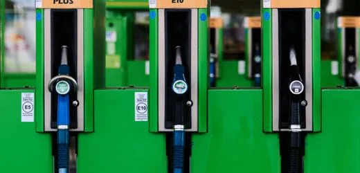 Spritpreise nicht günstiger: ADAC fordert Abschaffung der Zwölf-Uhr-Regel an Tankstellen