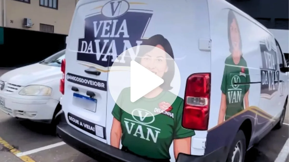 ‘Veia da Van’: empresária de SC ganha fama nas ruas e vira versão feminina do ‘Véio da Havan’