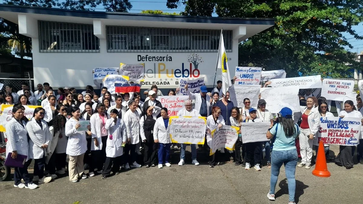 Médicos de Barinas marcharon para exigir insumos en hospitales y respeto a la profesión