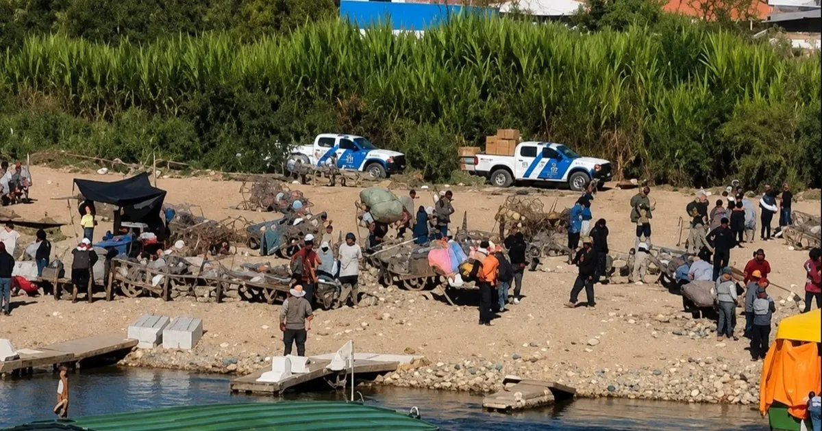 Bagalleros atacaron a piedrazos a efectivos de Prefectura cerca de la frontera con Bolivia y el municipio pidió el cierre de un paso clave