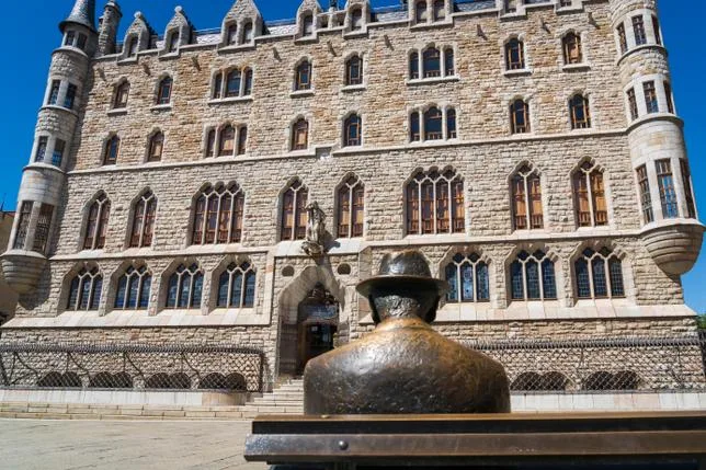 Deux châteaux en Espagne pour découvrir Antoni Gaudí hors de la Catalogne