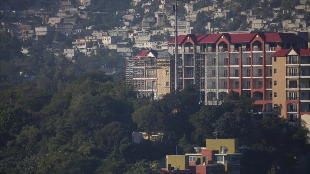 Les lieux de pouvoir: en Haïti, le Karibe et le Montana accueillent les réunions politiques