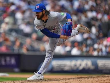 Dylan Cease carries no-hitter into 7th inning as Blue Jays hang on for 4-3 win over Yankees