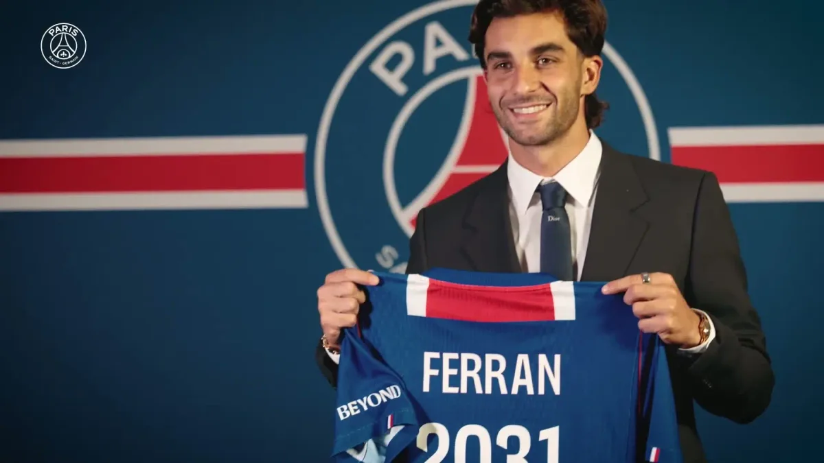 Bastidores do primeiro dia de Ferran Torres no PSG