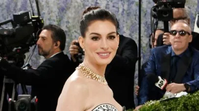 Jornal americano ironiza suposta ‘dependência’ dos EUA de Anne Hathaway