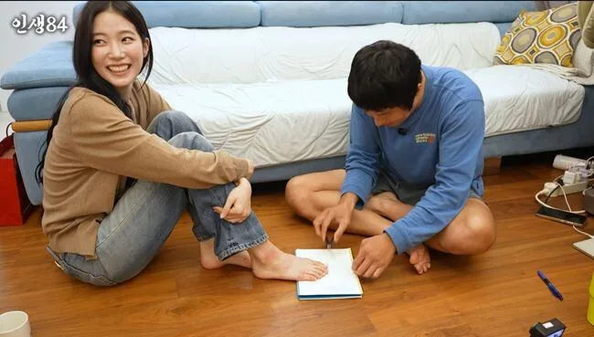 기안84, 카즈하가 먹던 홍삼즙 입대고 쪽쪽→발톱까지…"기안했다"vs"보기 불편" [Oh!쎈 이슈]