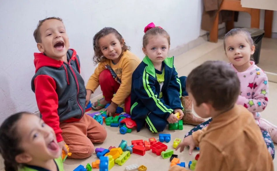 Vale-Creche disponibiliza até até R$ 1.050 para famílias de Curitiba; veja como solicitar