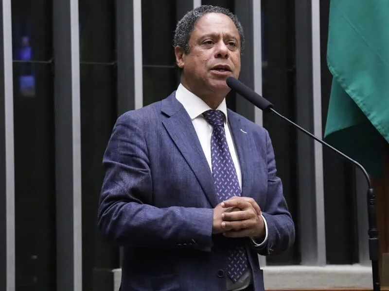 Master: Deputado aciona MPF para apurar suspensão de perfil Revelando