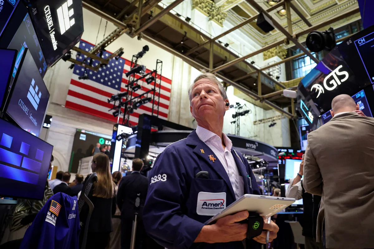 Wall Street tem tom misto; S&P 500 supera os 5.800 pontos pela primeira vez