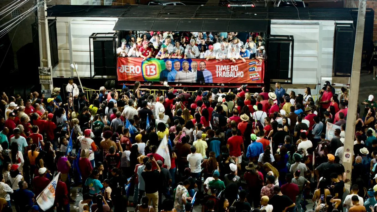 Jerônimo critica uso de mulheres seminuas em ato da oposição