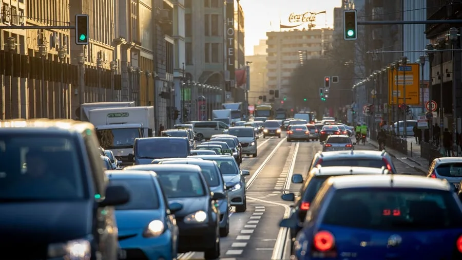 Mobilität in Deutschland: TÜV-Studie: Auto bleibt für die meisten Menschen erste Wahl