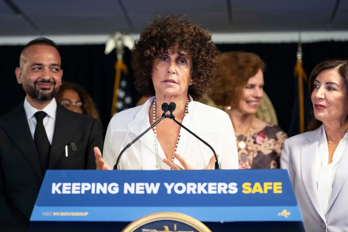 72-year-old woman says she was hit with pepper spray while recording ICE agents in Manhattan