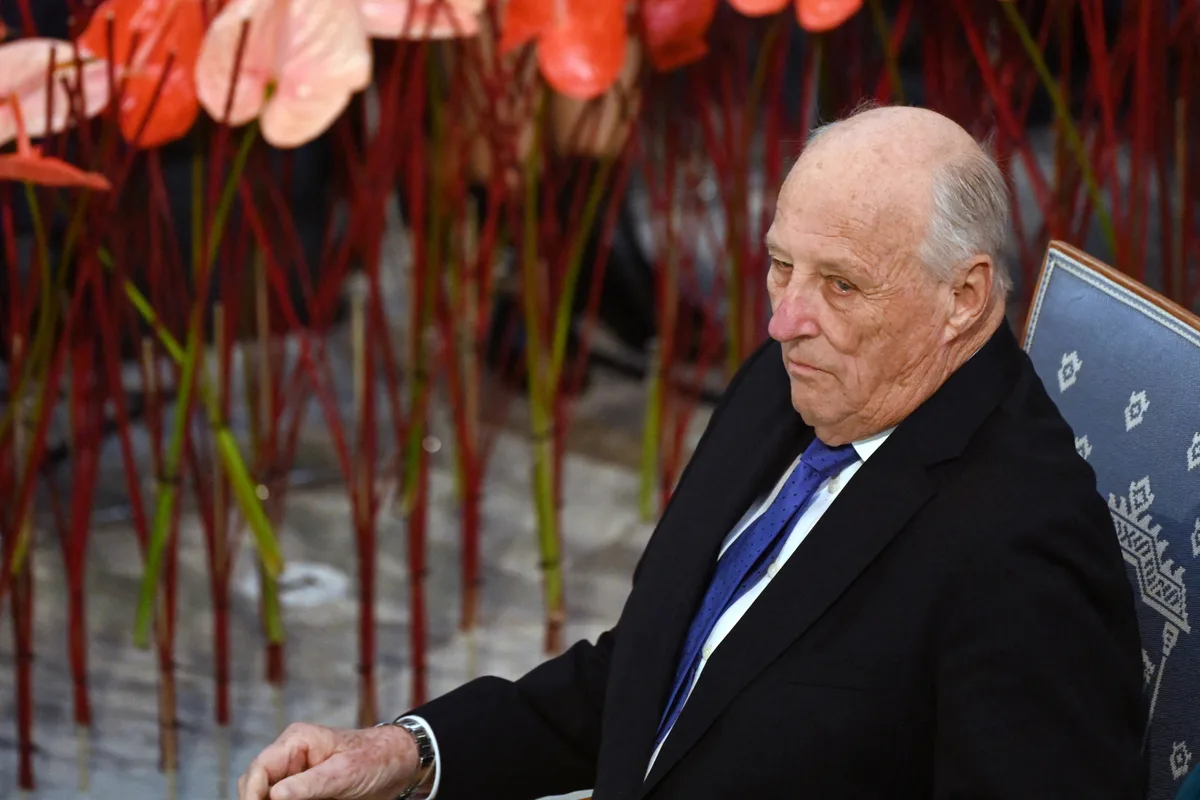 Rei Harald V da Noruega volta a ser internado devido a problemas de saúde