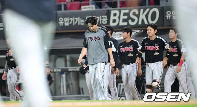 [사진]LG, 'KIA에 시즌 최종전 내주며 정규시즌 4위로 마무리'