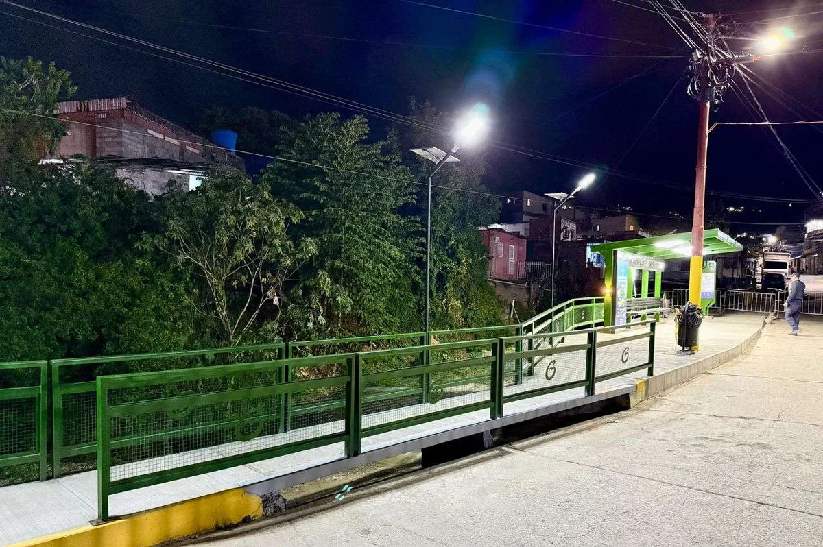 Entregan en Guarenas la primera parada inteligente y ecológica