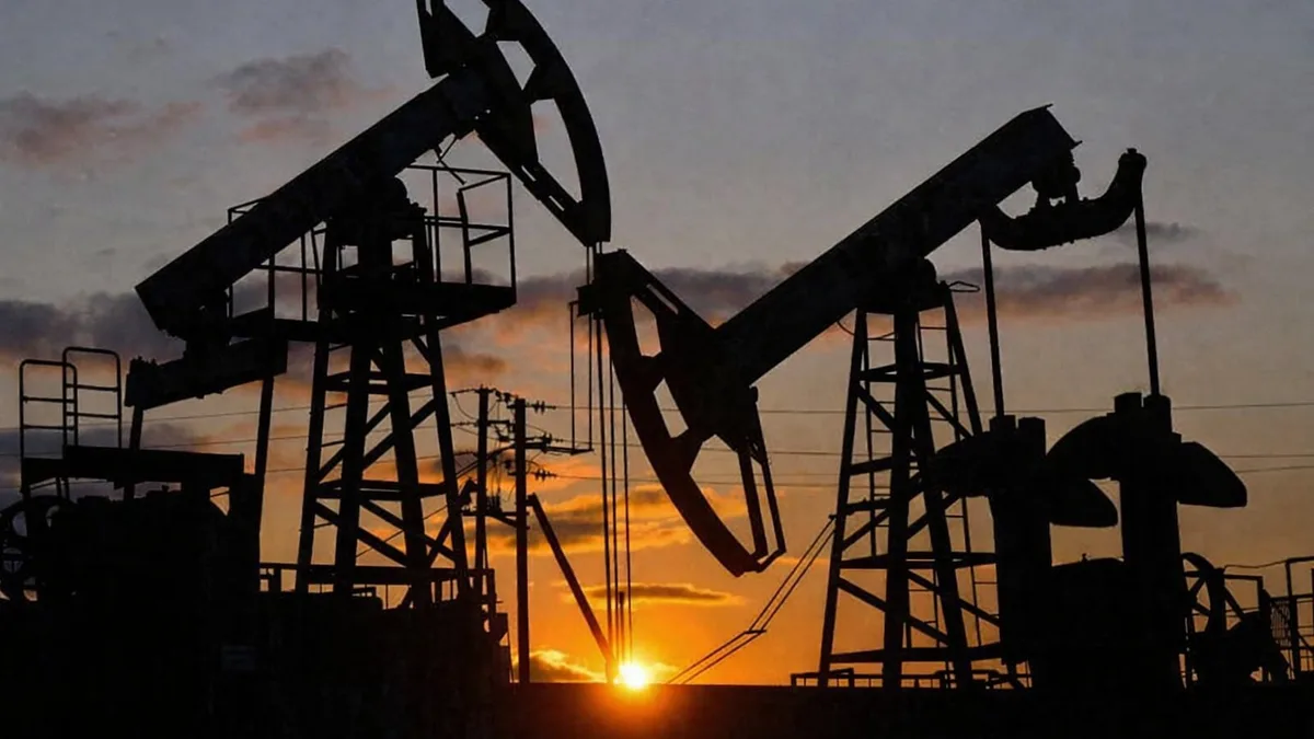 El petróleo cae desde máximos de más de un mes pese a los nuevos ataques en Medio Oriente