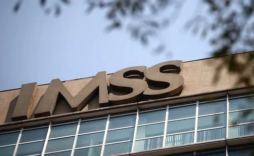 Trabajadores del IMSS revientan mesa de diálogo y bloquean Reforma; Segob rechaza haber retenido a trabajadores