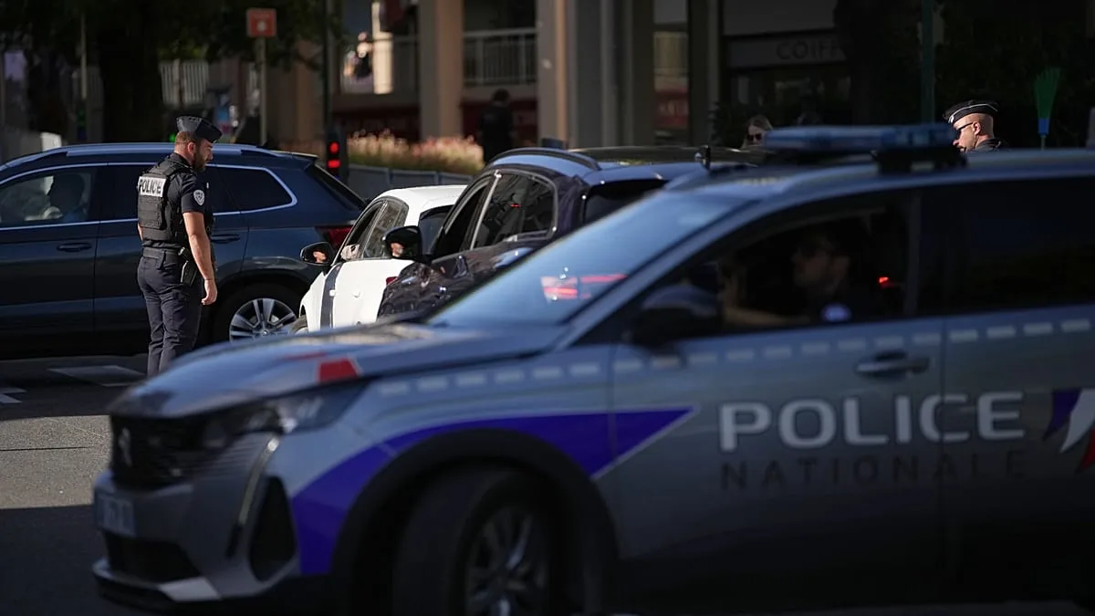 Dois mortos depois de automobilista investir contra peões em Caen, França