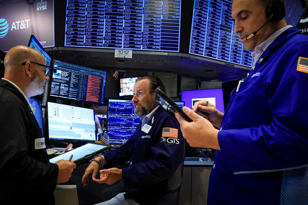 El Gobierno dejó que el dólar supere los $1.500 en una semana en la que subieron bonos y acciones