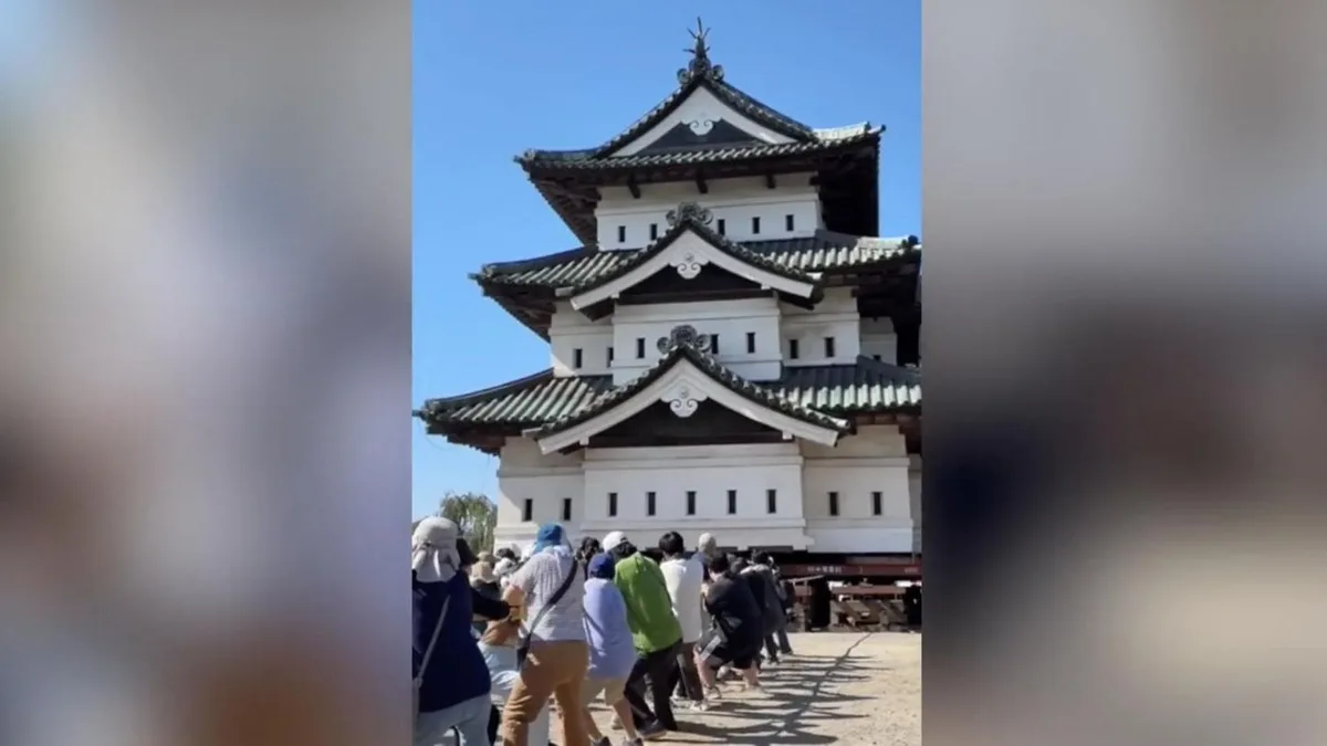 Besonderer Umzug: Japaner verschieben 400 Tonnen schweren Burgturm – nur mit ihrer Muskelkraft