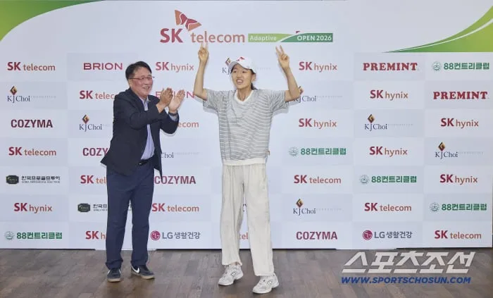 "모두가 하나 된 8월의 행복 필드,SKT어댑티브 오픈" '파이팅요정' 김선영 2년만에 챔피언 탈환! '디펜딩챔프' 2008년생 허도경 '1타차' 준우승