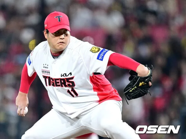 [사진]힘차게 공 뿌리는 KIA 조상우