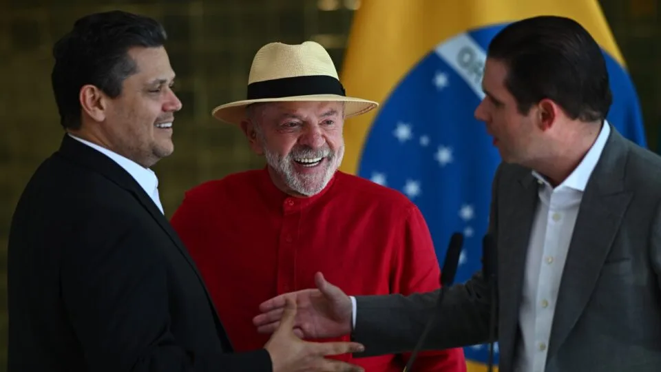 “Juntos para sempre”, diz Lula após reunião com Motta e Alcolumbre