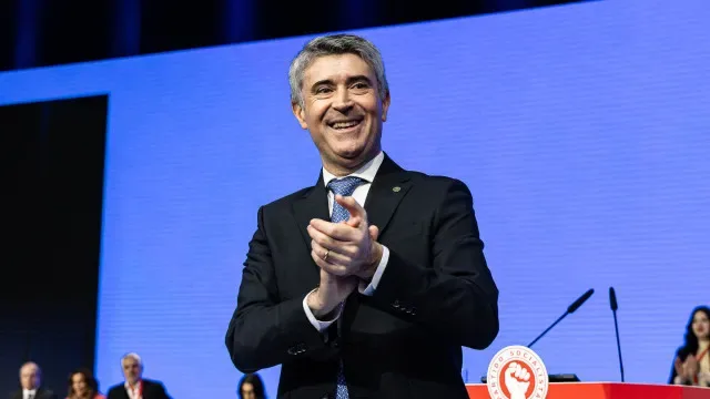 Carneiro fixa reforma da Segurança Social como linha vermelha para OE2027