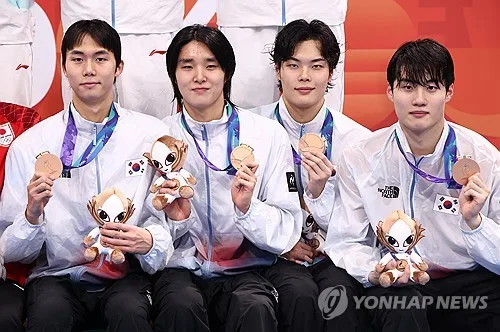 [아시안게임] 2연패 놓친 계영 800ｍ 아쉬움…막내 김준우 덕분에 되찾은 미소