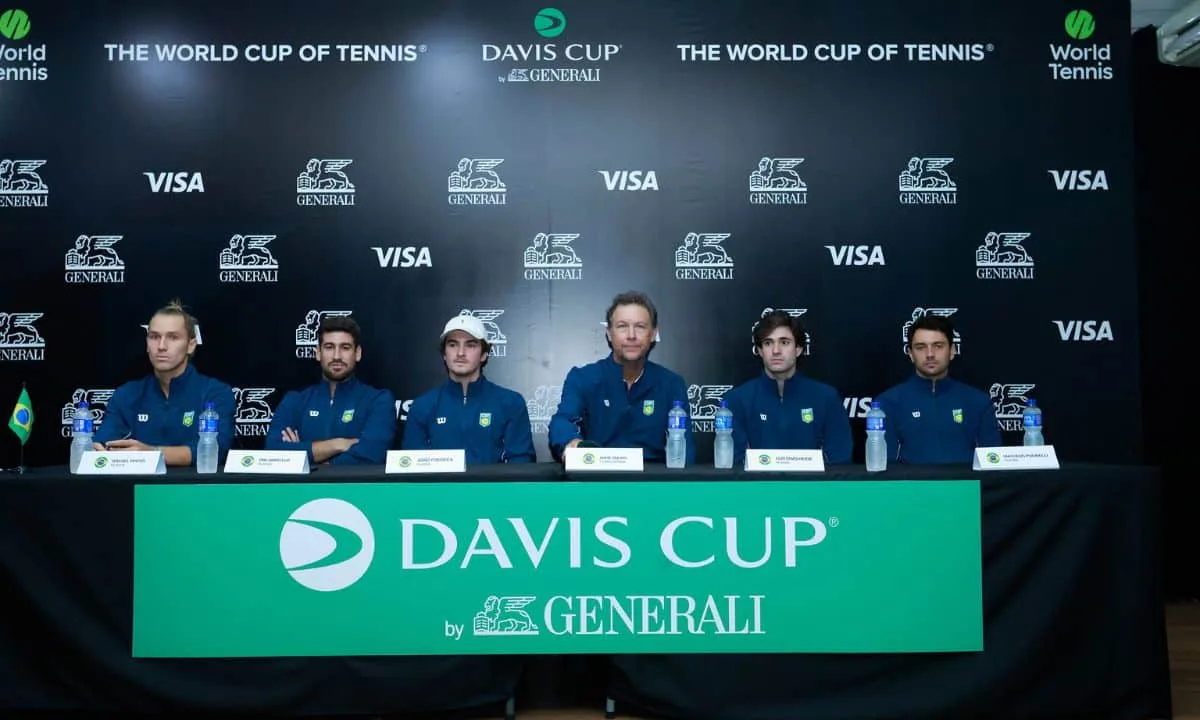 João Fonseca abre confronto entre Brasil e Suíça na Copa Davis