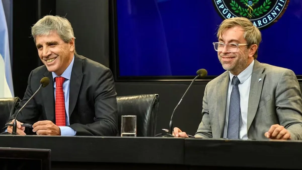 El Gobierno asegura que no habrá turbulencias cambiarias en 2027 e insiste en que el dólar no está atrasado