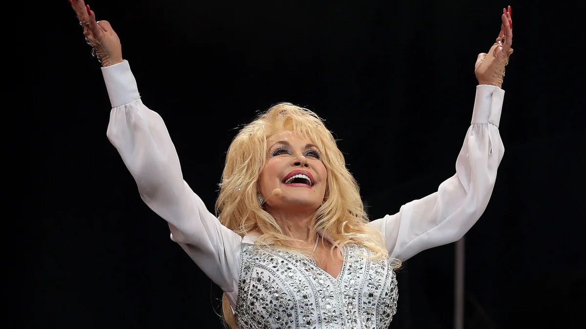Was Dolly Parton a Trump supporter? President orders flags lowered to half-staff to honor country music legend
