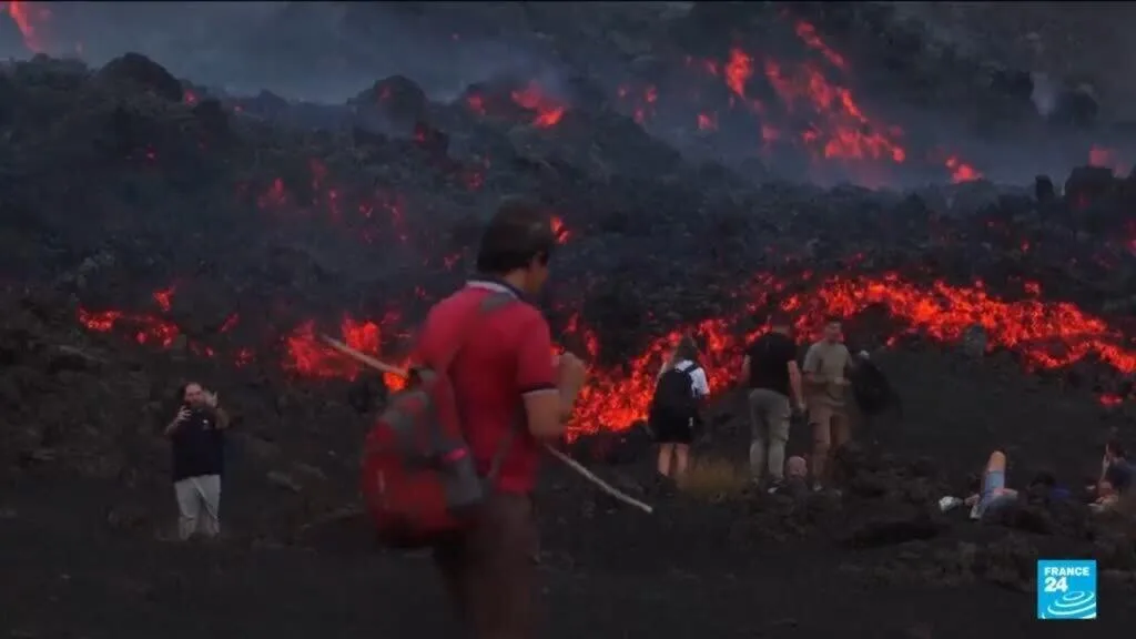 Italie : les cendres de l'Etna prolongent la fermeture de l’aéroport de Catane