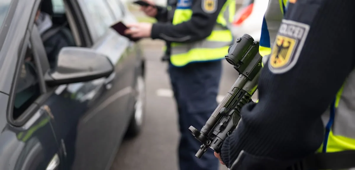 Dann finden die Grenzpolizisten 480.000 Euro im Armaturenbrett