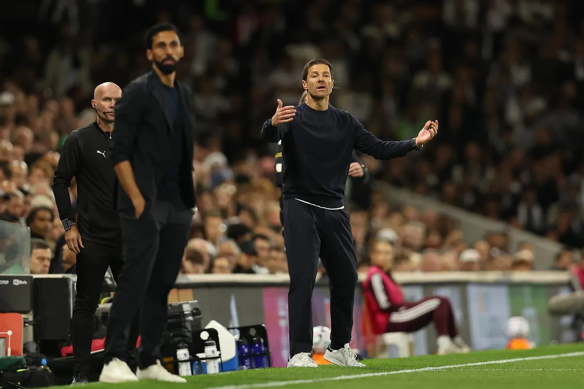(Crónica) Xabi Alonso supera a Arbeloa en su estreno con el Chelsea