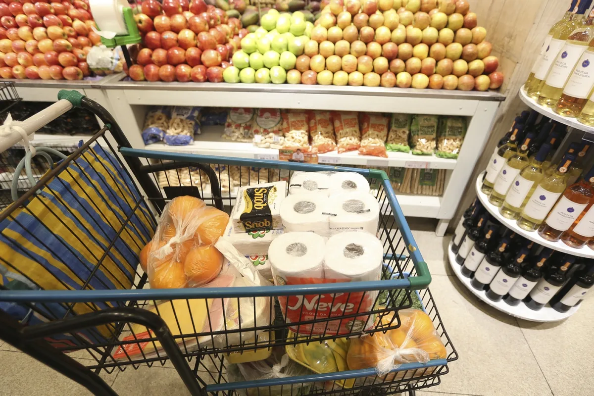 IPCA 15: Brasil registra deflação; veja quais alimentos mais caíram preços, segundo o IBGE