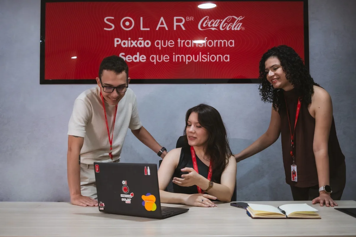 Empresa de refrigerante abre vagas para programa trainee com salário de R$ 7,5 mil na Bahia