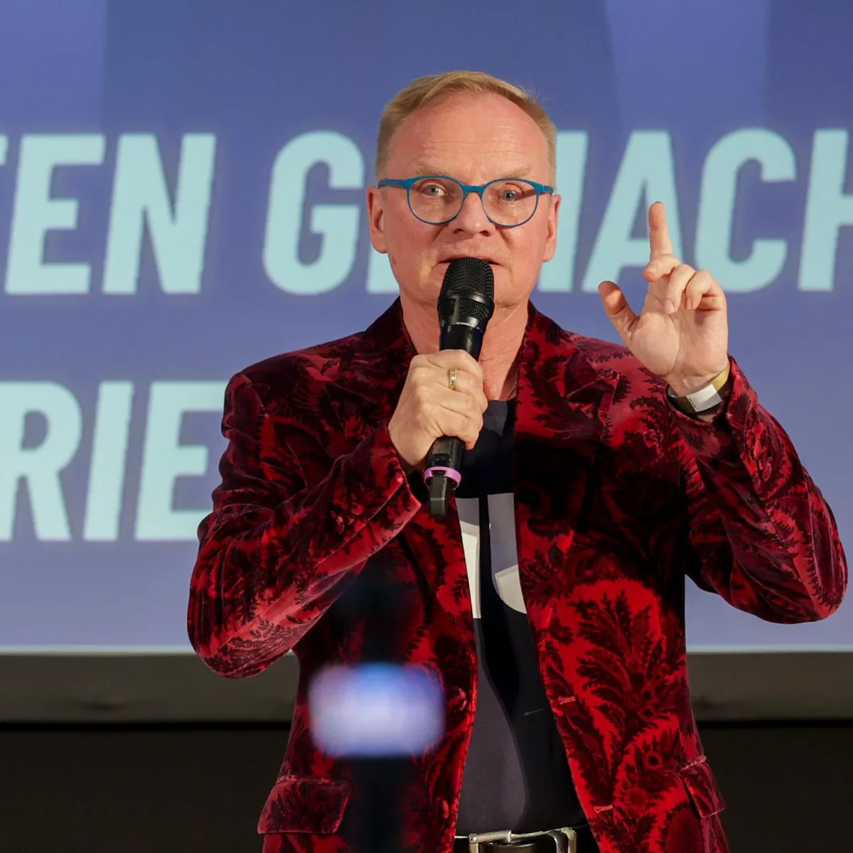 Sachsen-Anhalt - Kabarettist Uwe Steimle unterschreibt Unterlassung nach Stauffenberg-Aussage zu Merz bei AfD-Veranstaltung