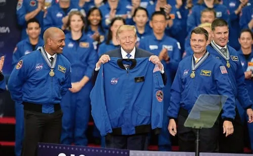 Petróleo venezolano va a reponer reservas de EU "muy pronto", dice Trump; "es un regalo"