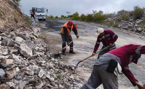 Lluvias dejan derrumbes y deslaves en Hidalgo; reportan cierres carreteros