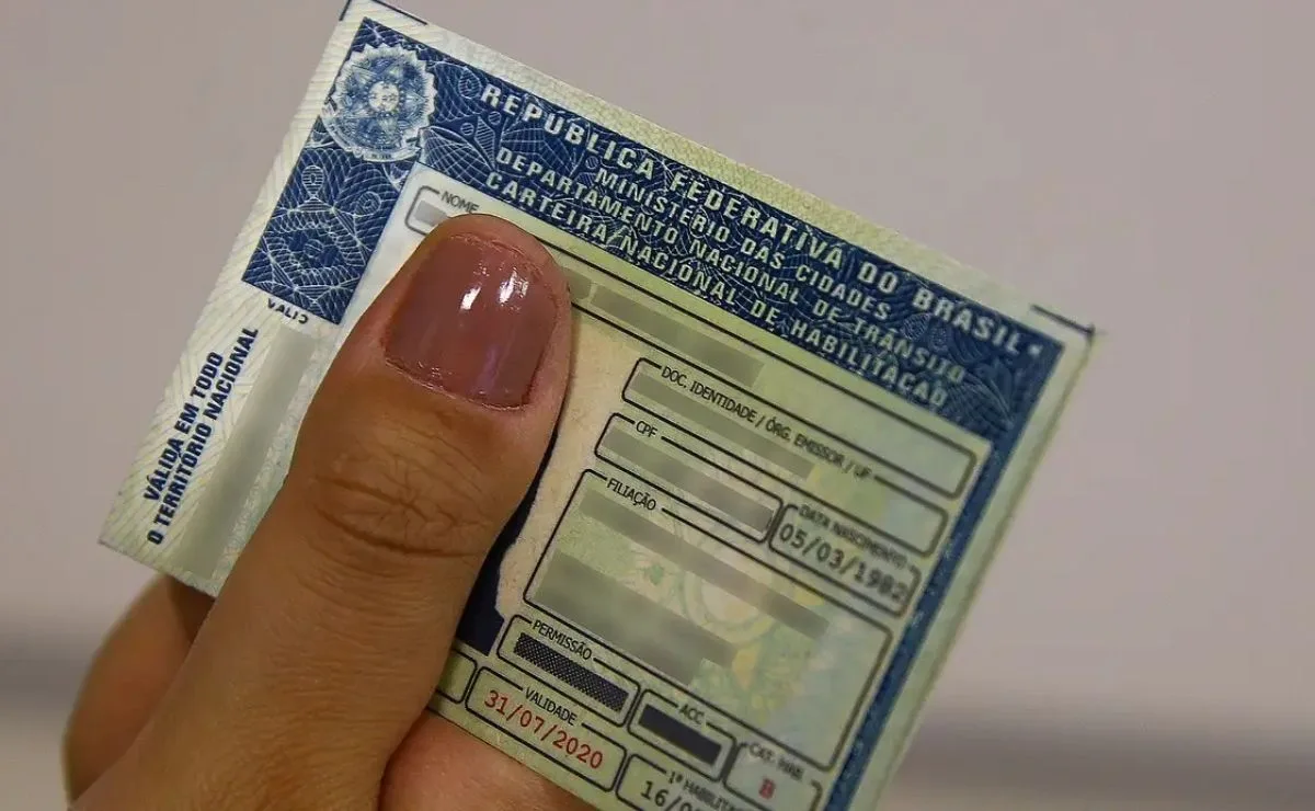 Motorista com pendência no CPF pode ter a CNH suspensa pelo Detran já em 2026; veja regras