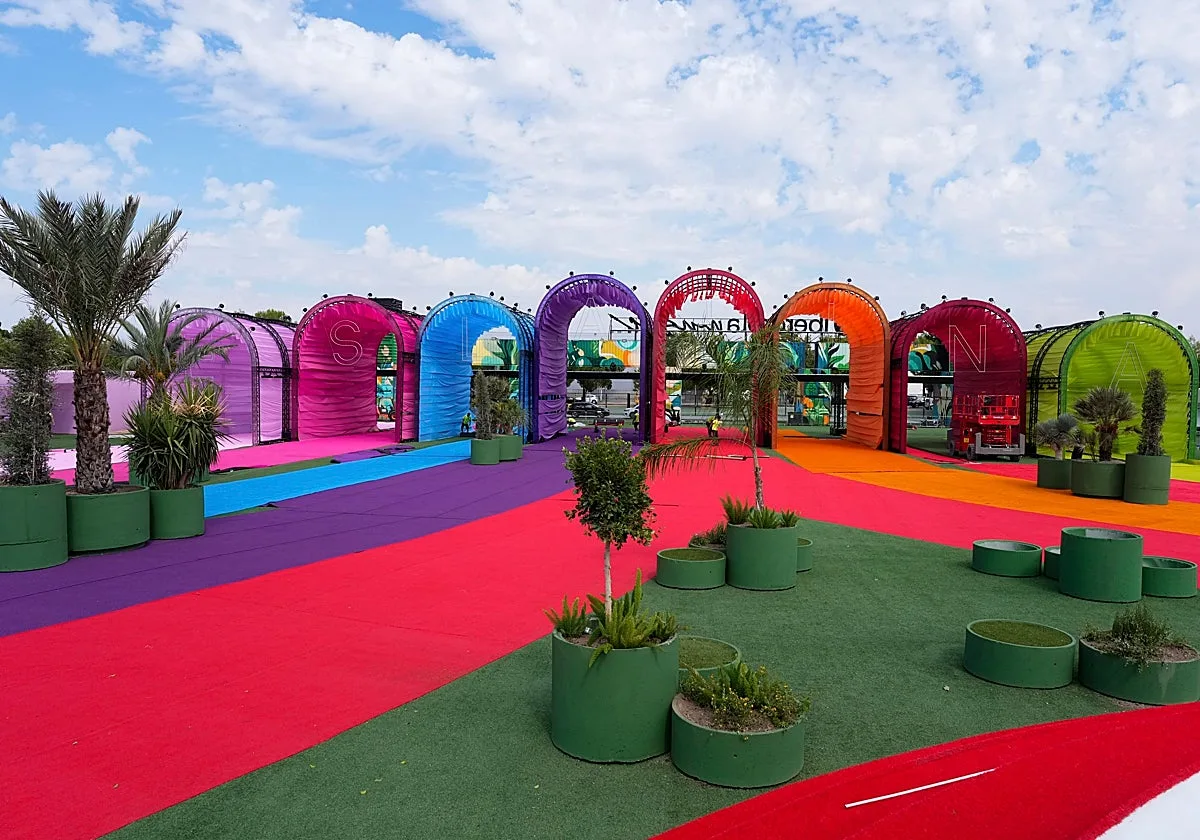 Zonas 'instagrameables', talleres, conciertos y desfiles: el 'parque de atracciones' de Shakira, desde dentro