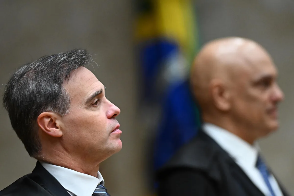 Mendonça alerta que abertura do celular de Vorcaro coloca em risco sessão do STF e investigações