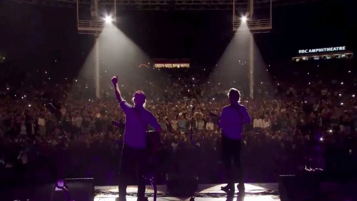 16,000 fans belt out Lake Ontario lyric at Blue Rodeo concert | The Moment
