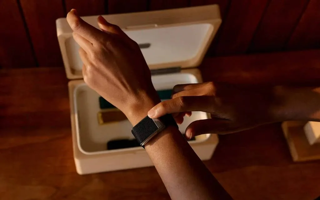 Apple quiere plantarle cara a Whoop con una pulsera que no tiene pantalla