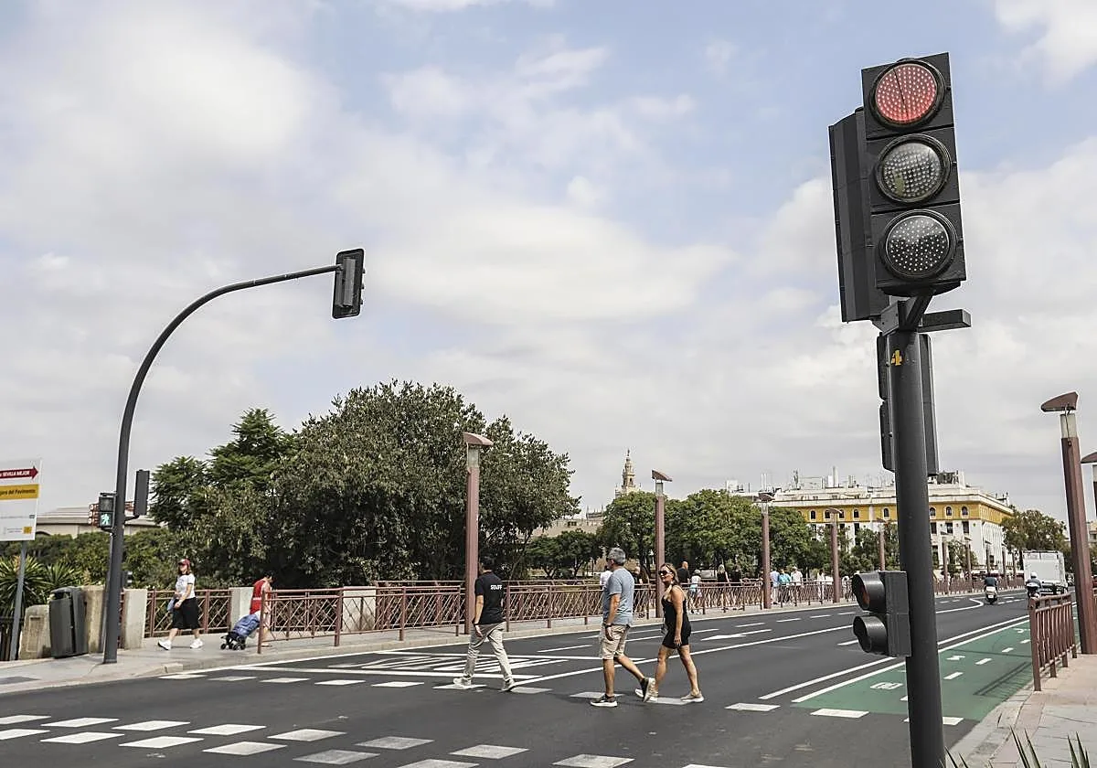 Los semáforos cambian a partir del 1 de octubre: no podrá coincidir el ámbar con el verde peatonal