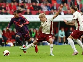 Bundesliga. Une erreur incroyable de Neuer, quatre buts refusés : le Bayern Munich concède le match nul à Augsbourg
